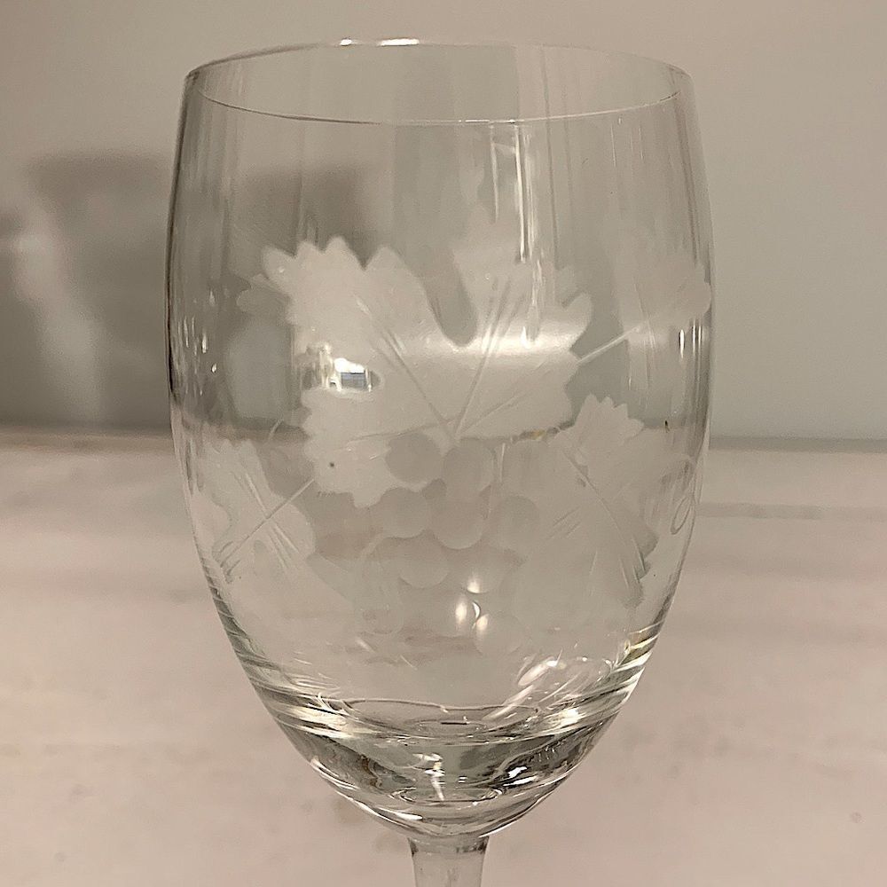 Grape vine and leaf wine glass